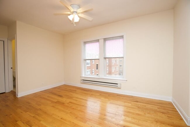 Building Photo - 814 W Cornelia Ave