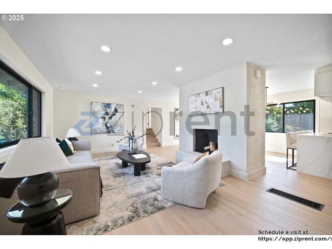 Building Photo - 7640 SW Whitford Dr