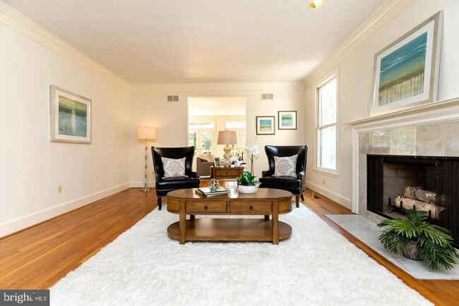 Foto del edificio - 6413 Wilson Ln