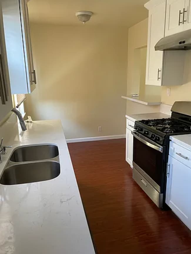 kitchen - 1914 Hauser Blvd