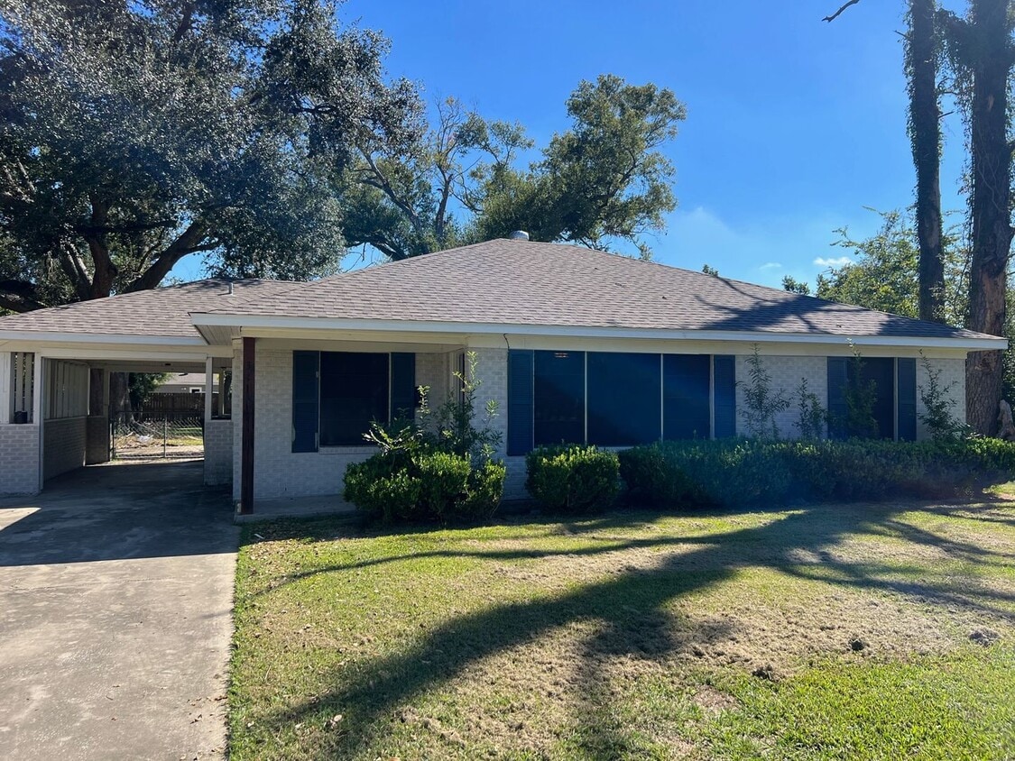 3B/1B Spacious Home House Rental in Lake Charles, LA