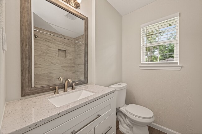Building Photo - 14022 Rosecrest Dr