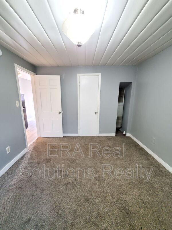 Building Photo - 1420 Rickenbacher St