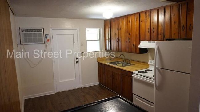 Building Photo - 700 Mills Avenue, Unit B
