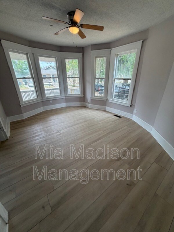 Building Photo - 513 W 35th St