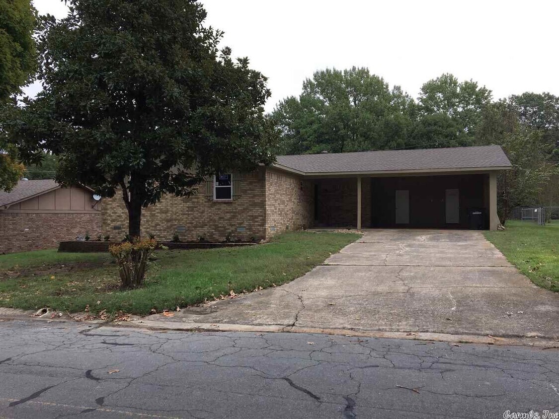 Primary Photo - 2 Pamela Ln