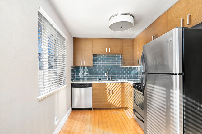 Foto del edificio - Modern Studio Apartment in a Uptown Neighb...