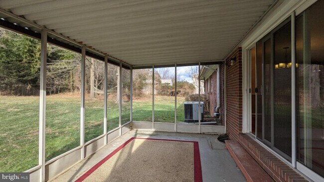 Building Photo - 6606 Belleview Dr