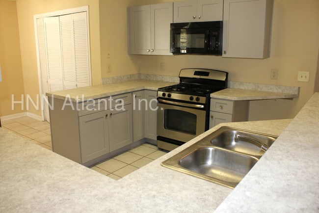 Building Photo - Ranch Style Home! Spacious Floor Plan