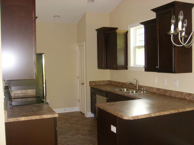 Foto del edificio - Home Available In White Oak Ridge - Travelers Rest Area