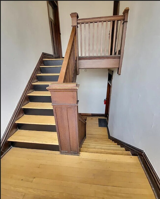 Foto del edificio - 5912 McPherson Ave