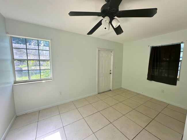 Building Photo - A charming home features 3 spacious bedroo...
