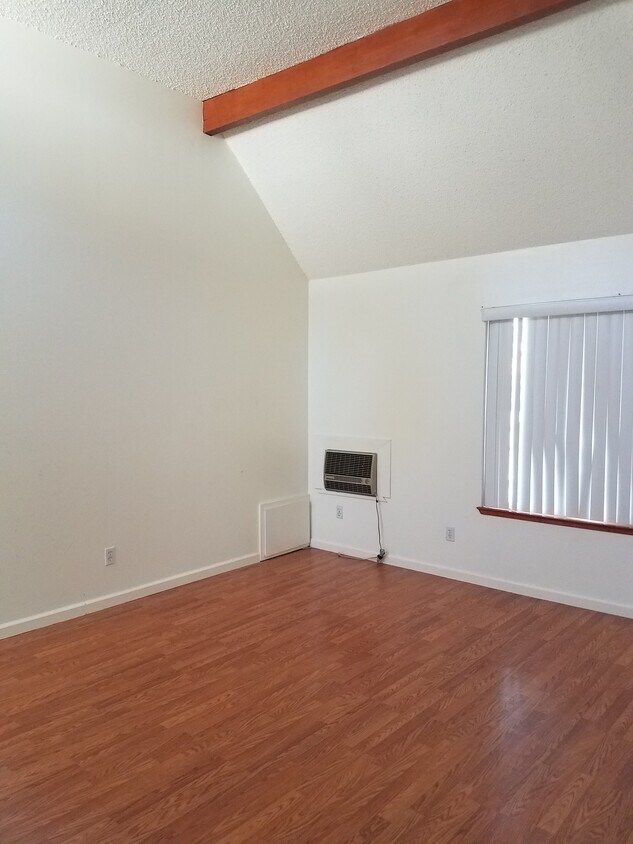 Primary Photo - 1055 Baywood Dr
