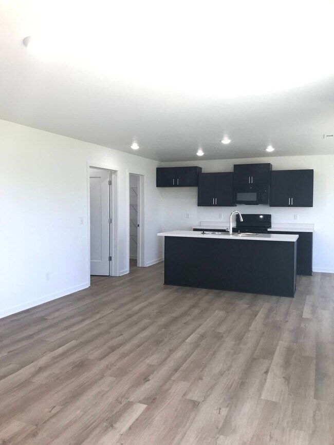 Building Photo - Executive Rental - Brand New Built 2023 4 ...