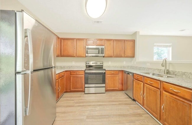 Building Photo - 2888 Creekbend Dr