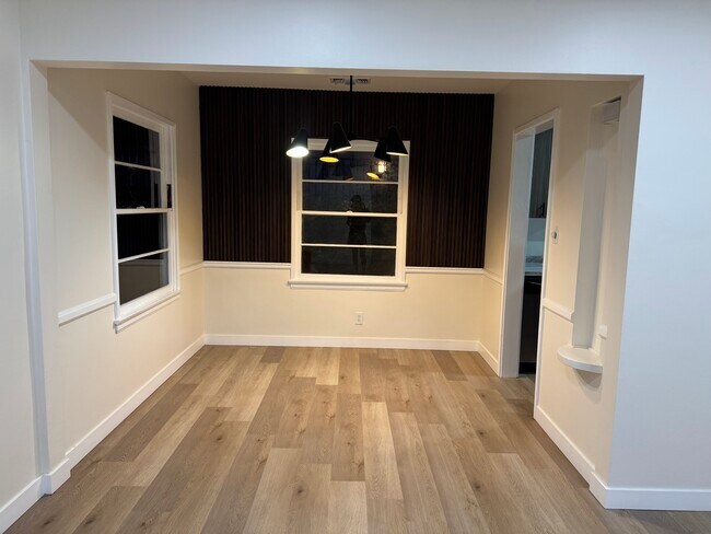 Foto del edificio - 13345 Burbank Blvd