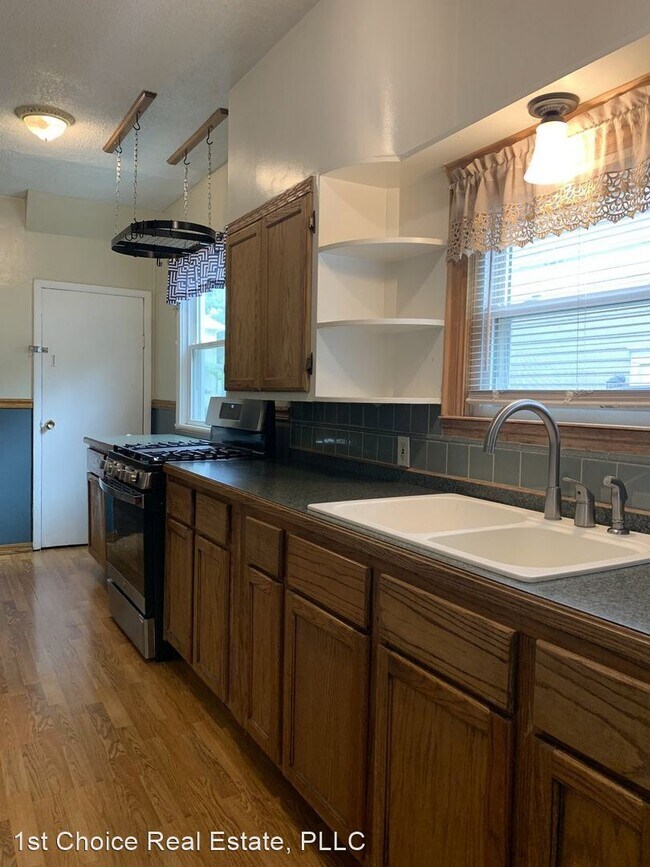 Building Photo - 3 br, 2 bath House - 300 Allen St