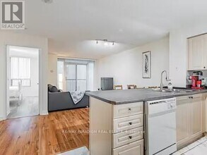 Building Photo - 30 Grand Trunk Crescent