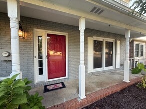 Building Photo - 1820 E Brownstone Ct SW