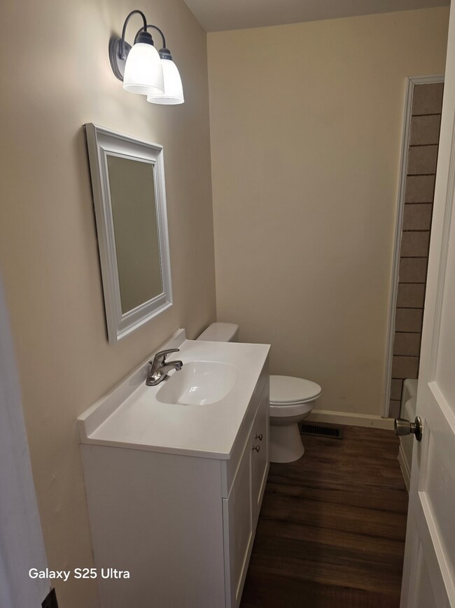 Building Photo - For Rent – 2 Bedroom, 1 Bathroom Home in Clarksville, TN