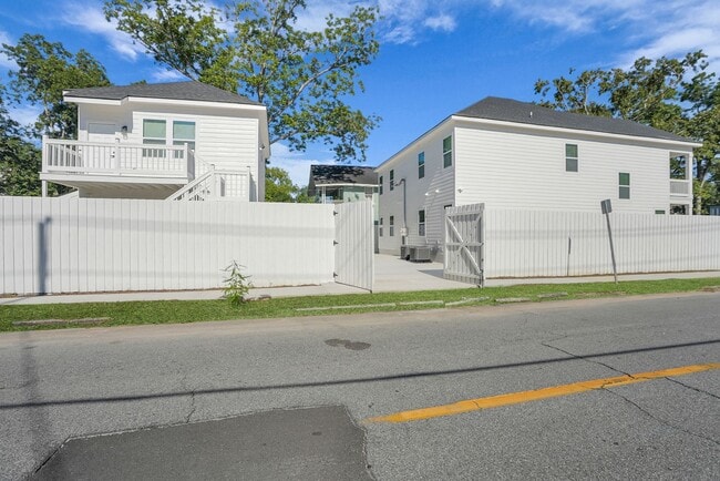 Building Photo - East Duffy Street