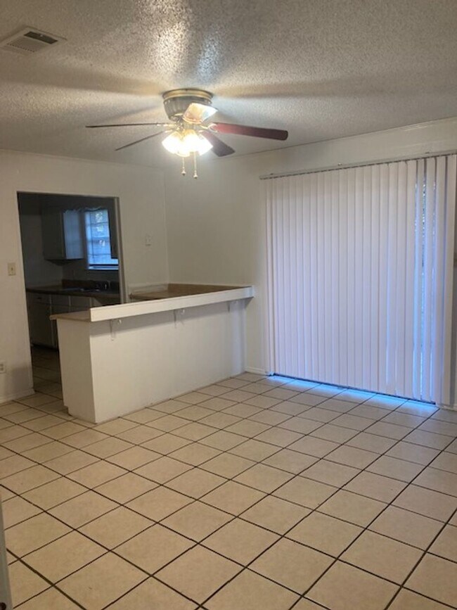 Building Photo - Orange Grove 4 Bedroom