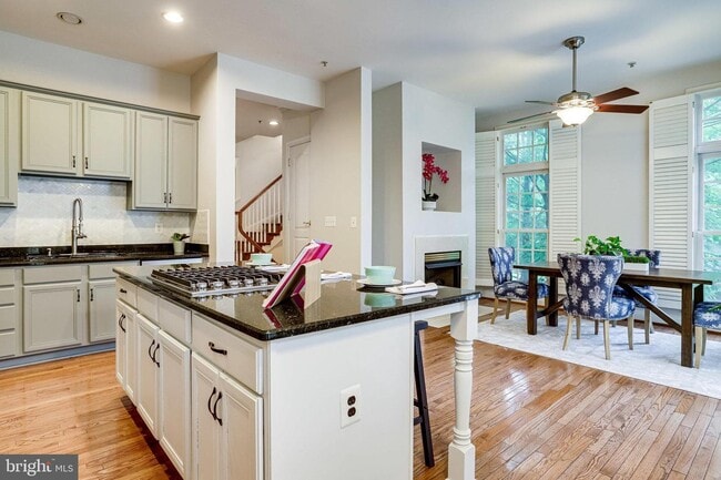 Building Photo - 1601 Colonial Hills Dr