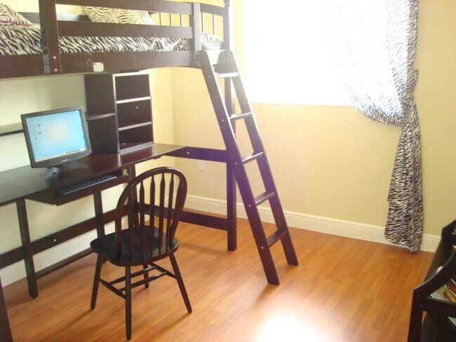 Foto del edificio - 17718 NW 59th Ave