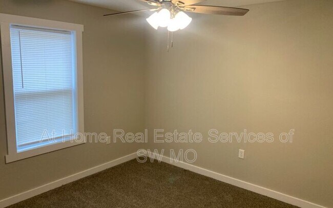 Building Photo - 2097 W Farm Rd 96