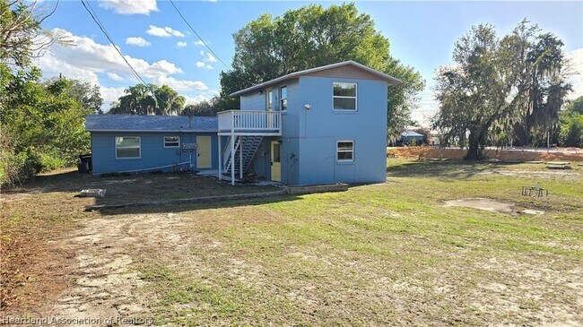 Foto del edificio - 685 Lake June Rd