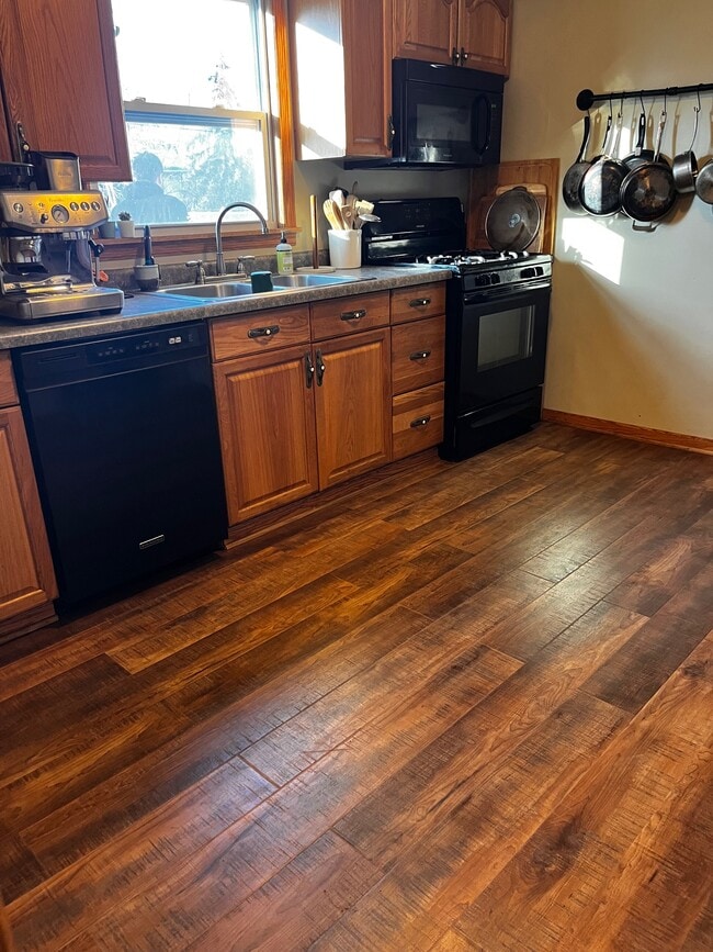 kitchen - 1612 E 88th St
