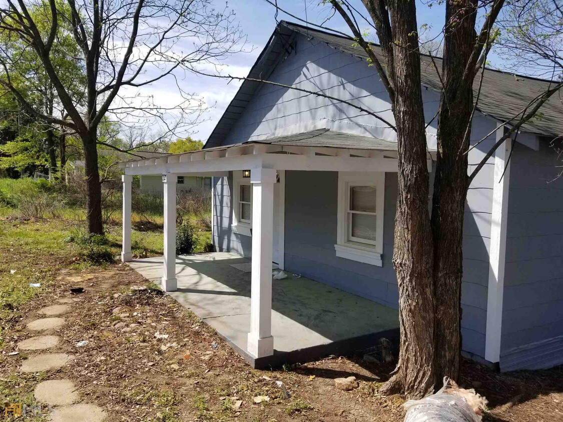 Foto principal - 1327 S Hairston Rd