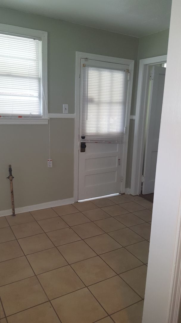 Building Photo - 2 BR, 1 BA BRICK RANCH HOME WITH DRIVEWAY ...