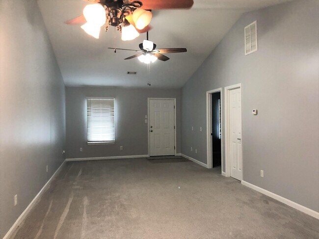 Building Photo - 504 Laurel Pl