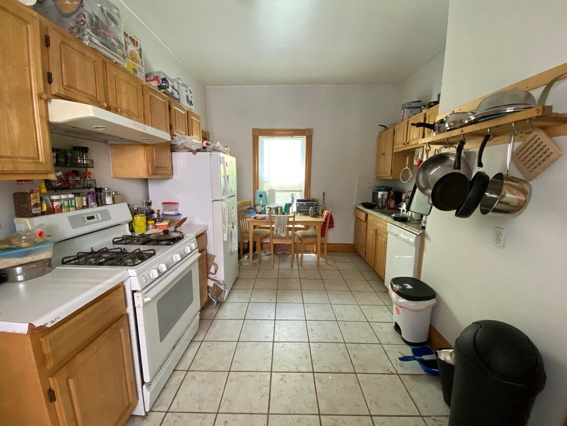 Primary Photo - 11 Cameron Ave