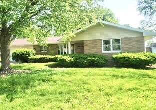 Building Photo - 303 Jacobson Dr