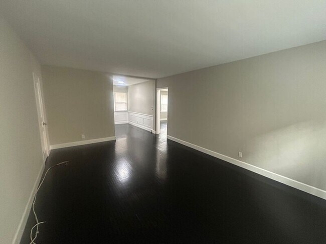 Foto del edificio - 1323 S Highland Ave