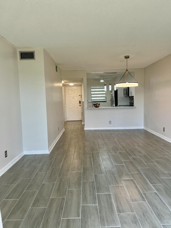 Building Photo - 7142 Golf Colony Ct