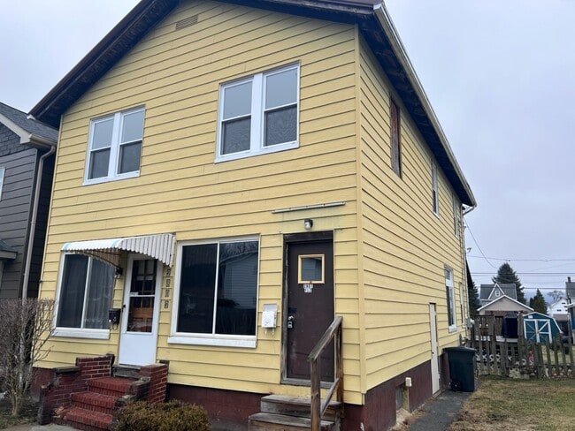 Building Photo - 2807 Spruce Ave