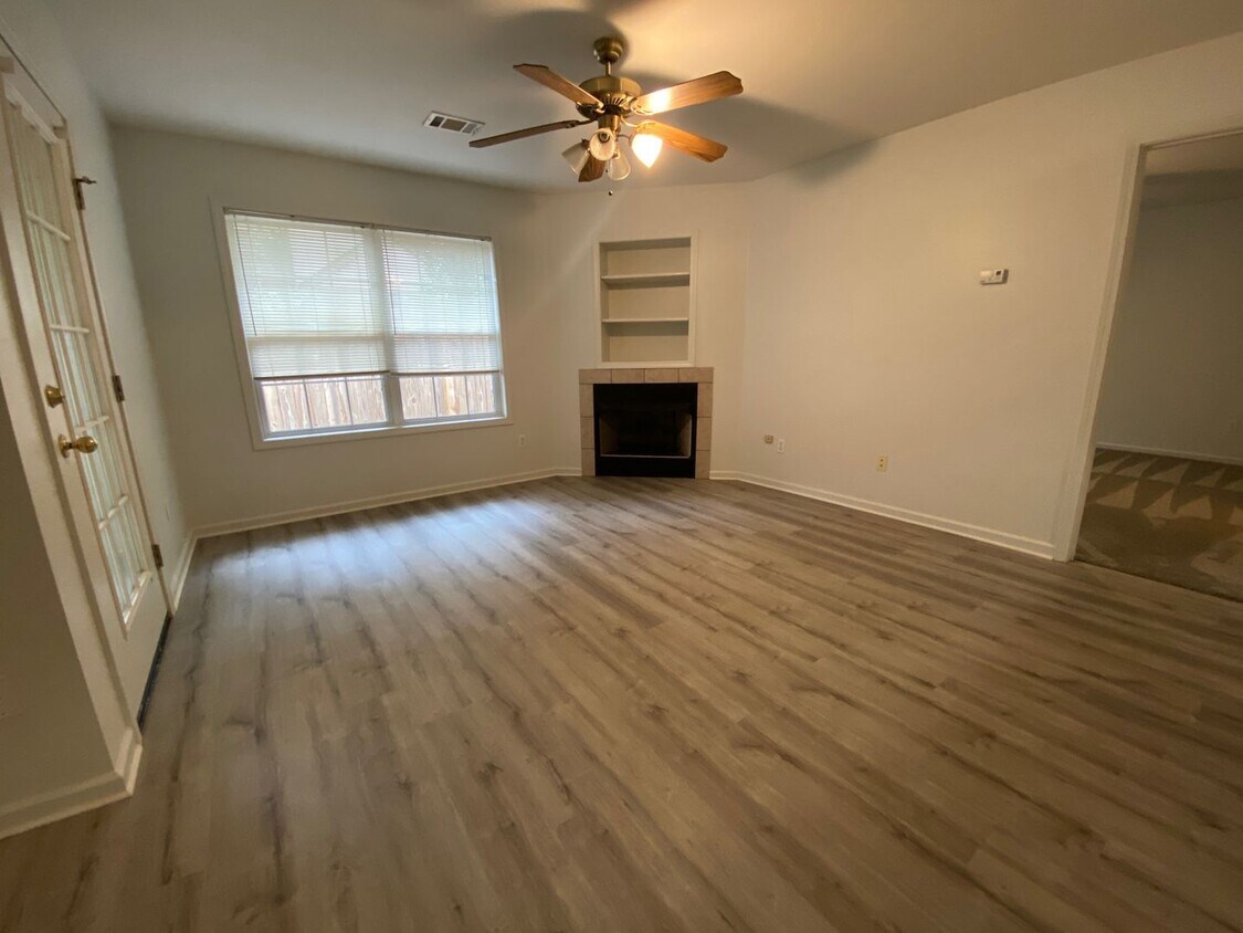 Primary Photo - 606 Elm