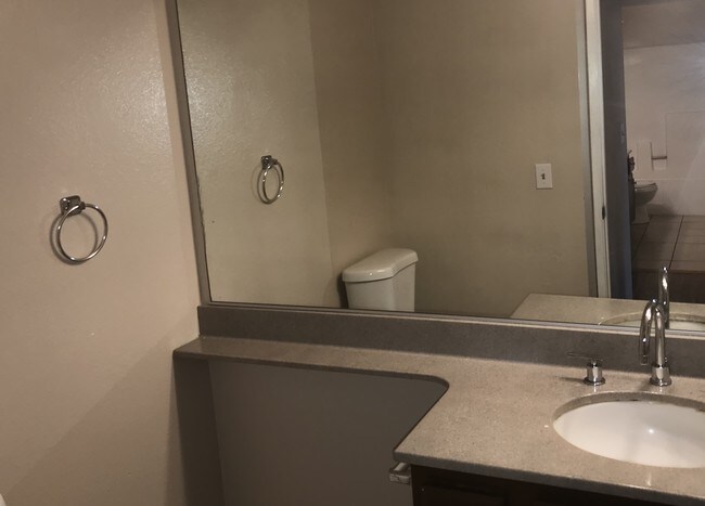 Foto del edificio - 13126 Bromont Ave