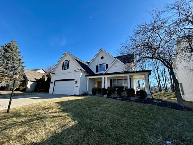 Foto del edificio - Elegant 4-Bedroom, 3.5 Bath - Finished Basement with BAR & ENTERTAINMENT