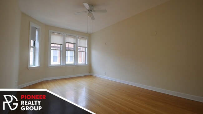 Building Photo - 556 W Aldine Ave