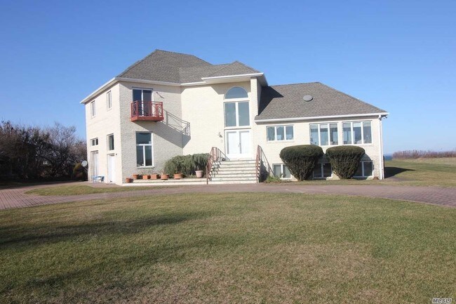 Foto del edificio - 590 Windward Rd