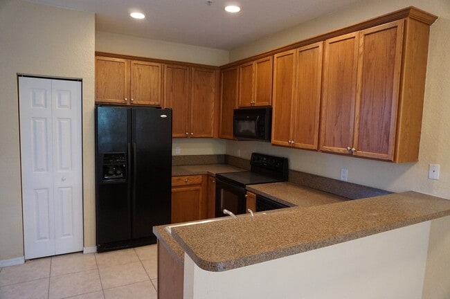 Building Photo - 335 E Thatch Palm Cir