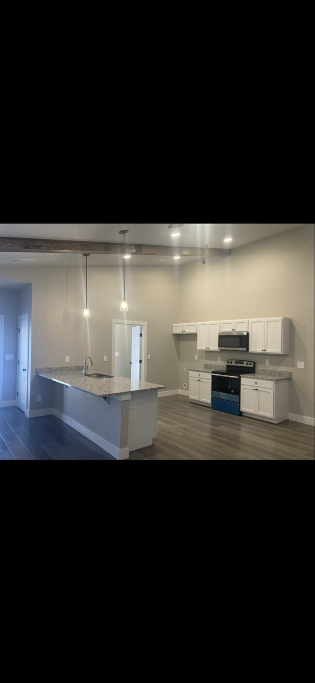 Foto del edificio - 229 N Young St
