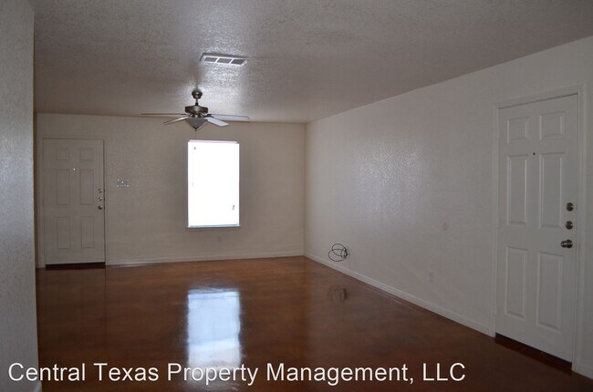 Building Photo - 2201 Wildewood Dr