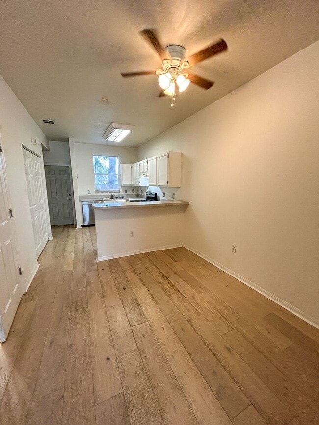 Building Photo - Brighton Park #803