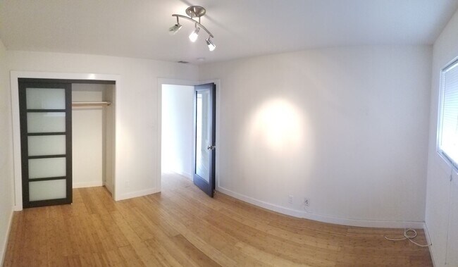 Foto del edificio - Stylishly Updated 2-Bedroom in Oakland