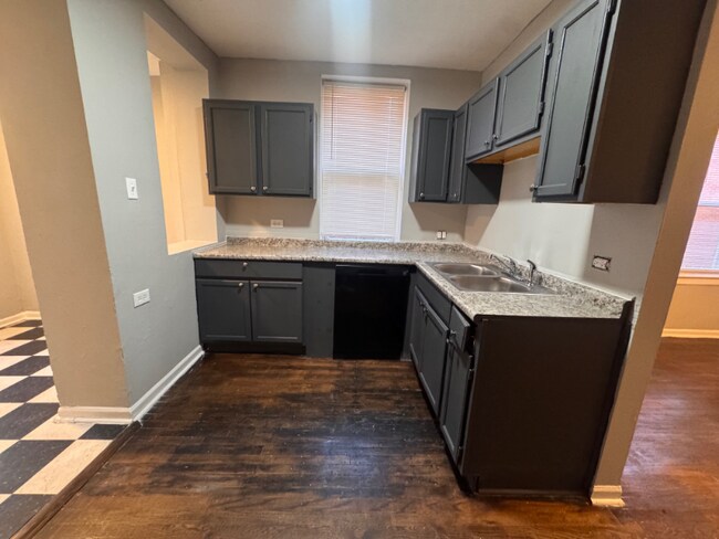 Foto del edificio - 5901-5911 W Huron St